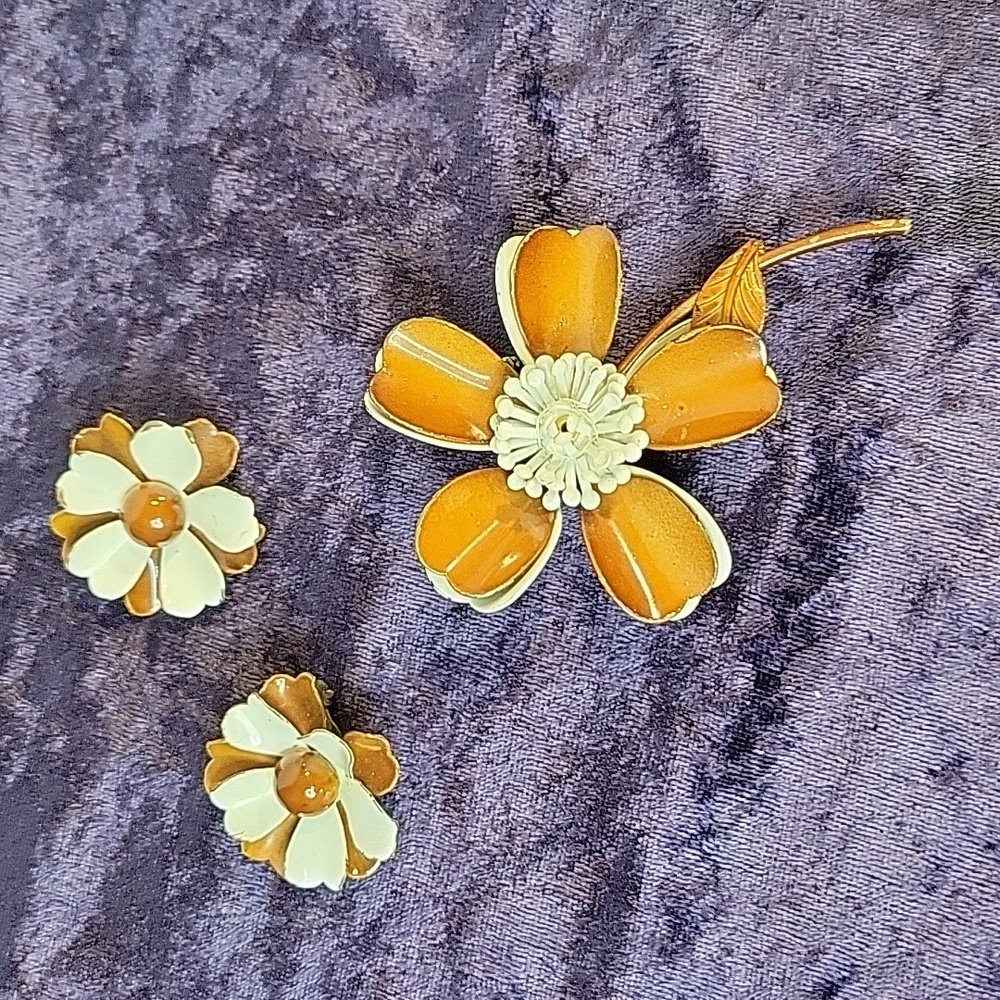 Vintage Enameled Metal Floral Brooch And Clip On Earring Set